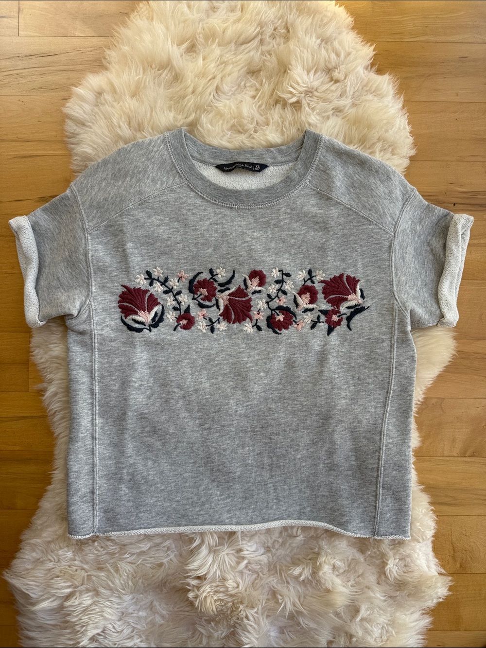 Abercrombie & Fitch, Gray Embroidered Short-Sleeve Sweatshirt, size XS